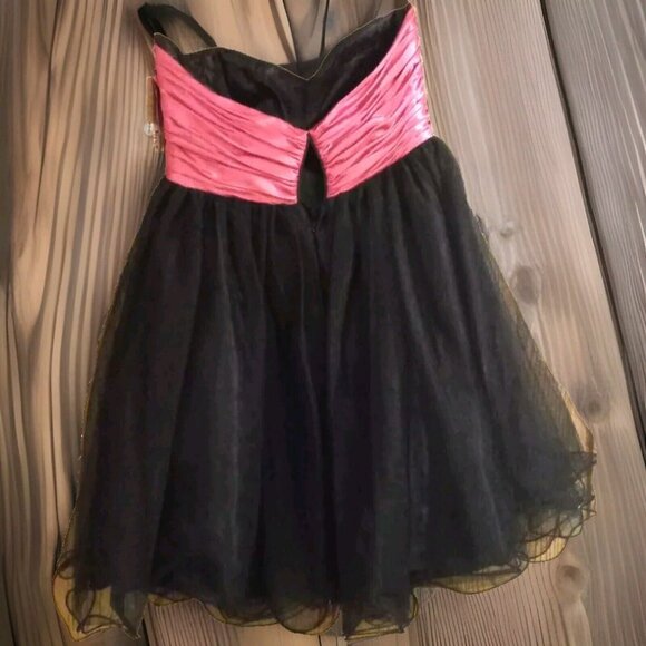 Cinderella Strapless Gown Size 8 – Black Pink Jeweled Prom Holiday Formal Dress - Picture 4 of 9